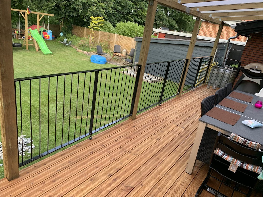 36 kvm. terrasse med jerngelænder 36 kvm. terrasse med jerngelænder